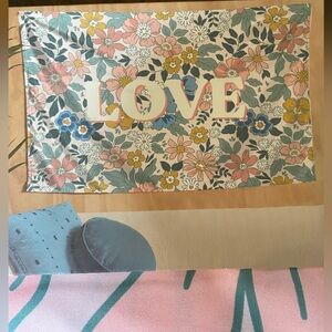 NWT Floral Wall Decor Tapestry by Urban Shop